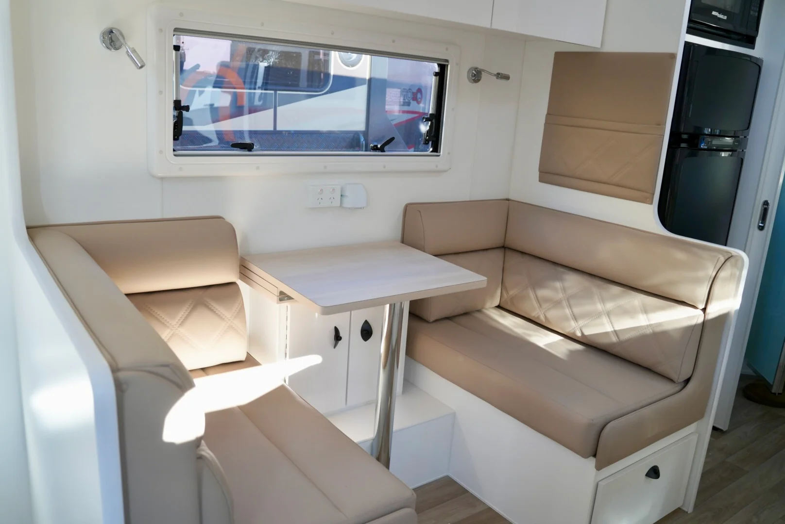 20FT8 Seclude Tourer gallery image 26