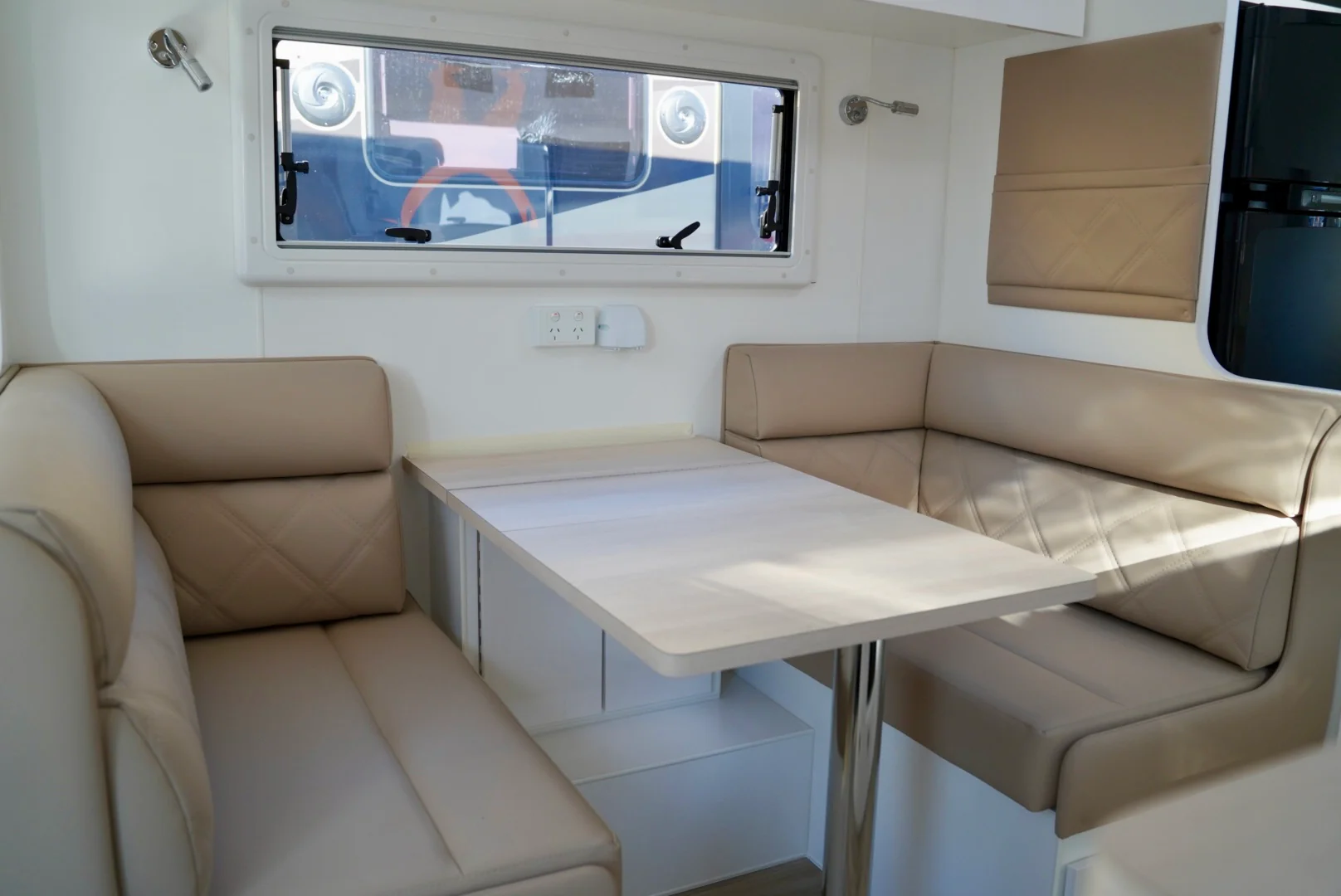 20FT8 Seclude Tourer gallery image 32