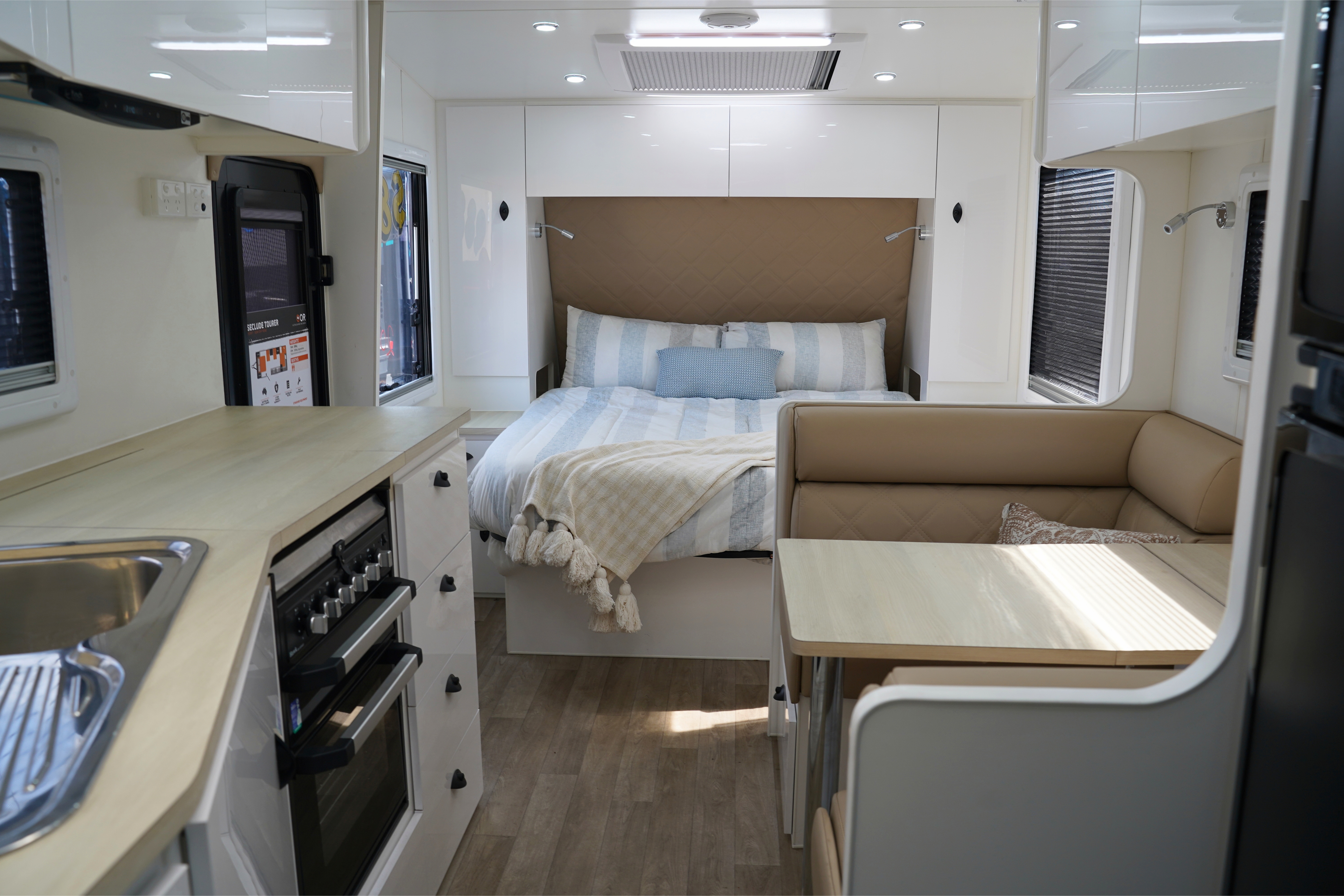 20FT8 Seclude Tourer gallery image 2