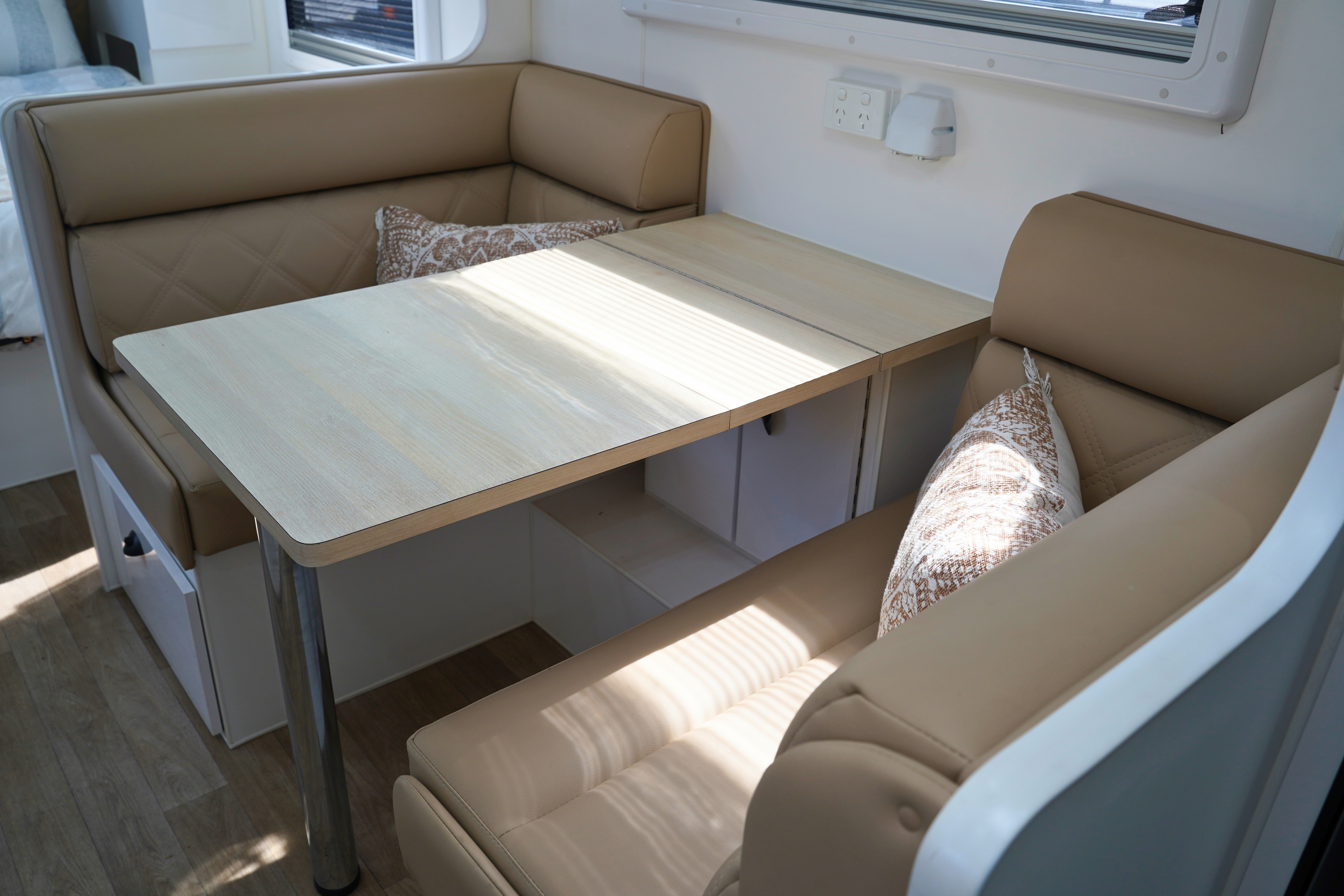 20FT8 Seclude Tourer gallery image 6